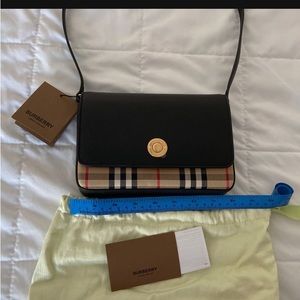 This is a brand new and Authentic Burberry.